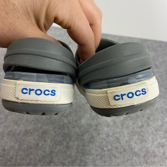 CROCS Classic Clog in Blue & Gray Camo Child Size 6/7 - Picture 3 of 7